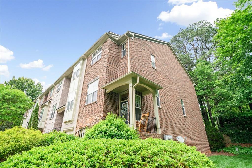 Property Photo: 1996 Cobblestone Circle NE GA 30319