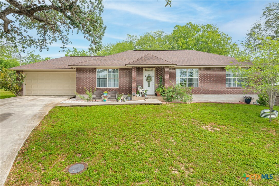 Property Photo:  926 Zwicke Street  TX 78155 