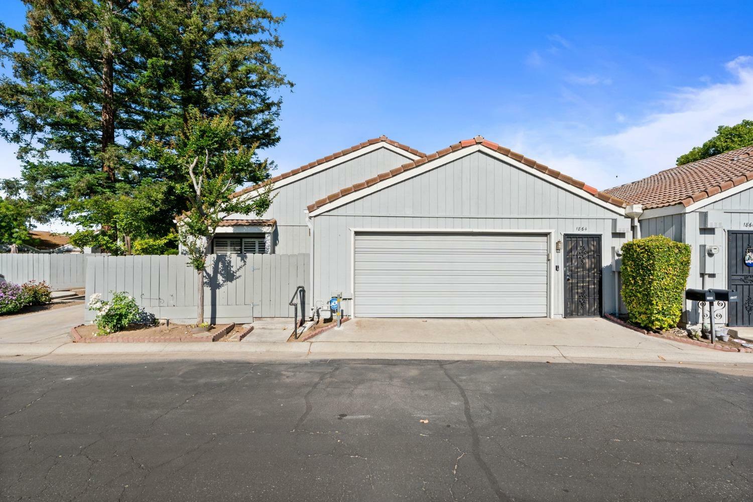 Property Photo: 1864 Cougar Lane CA 93611