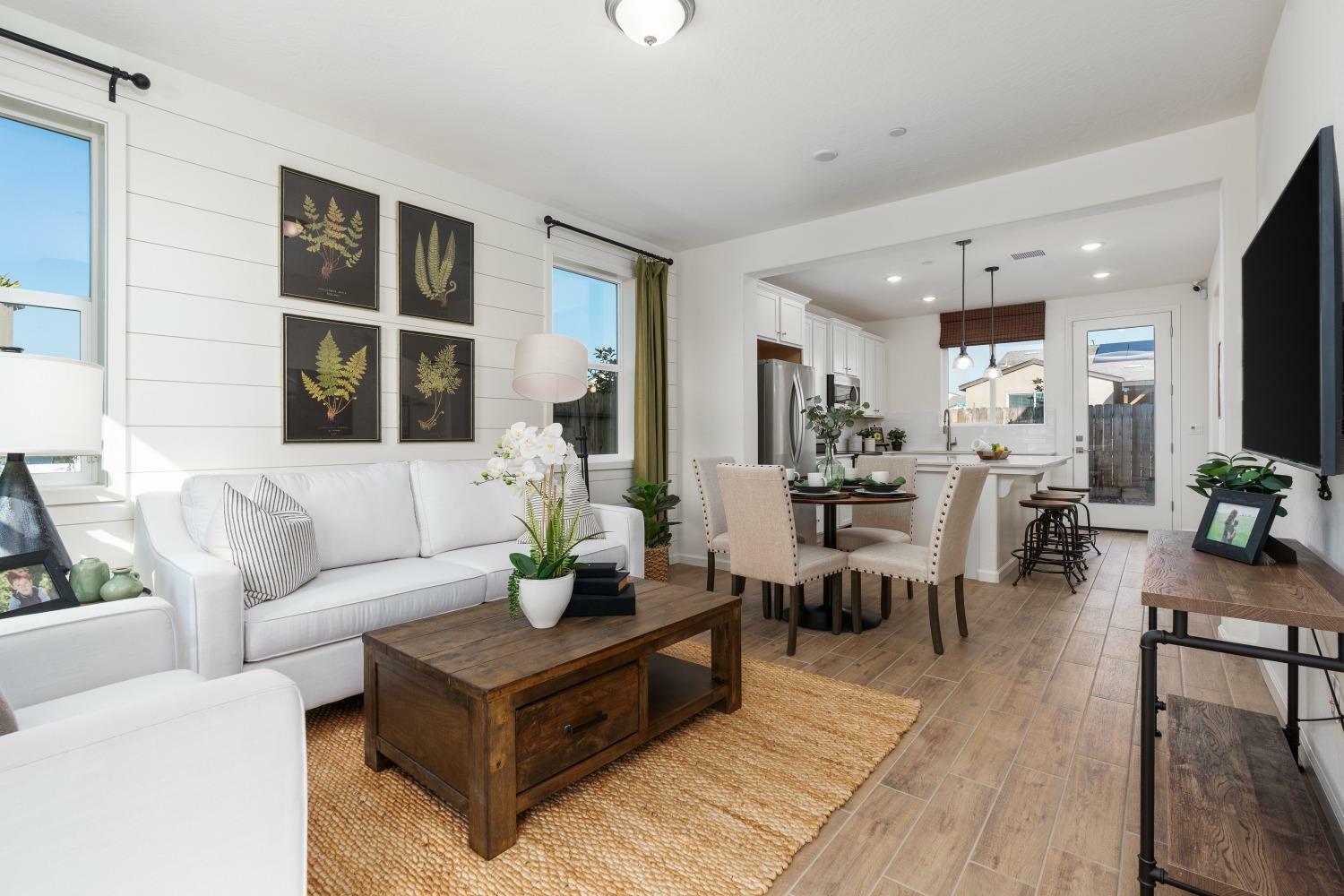 Property Photo: 2007 N Cobbler Drive CA 93727