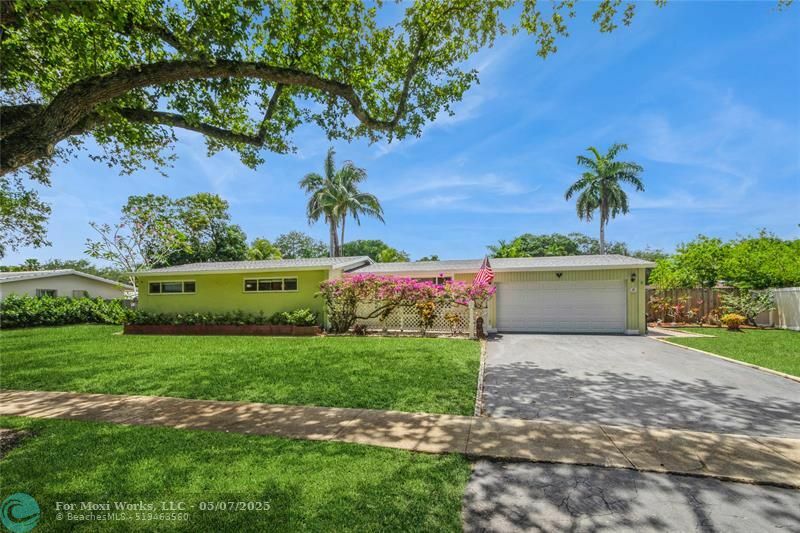 Property Photo: 741 Beachwood Ln FL 33317