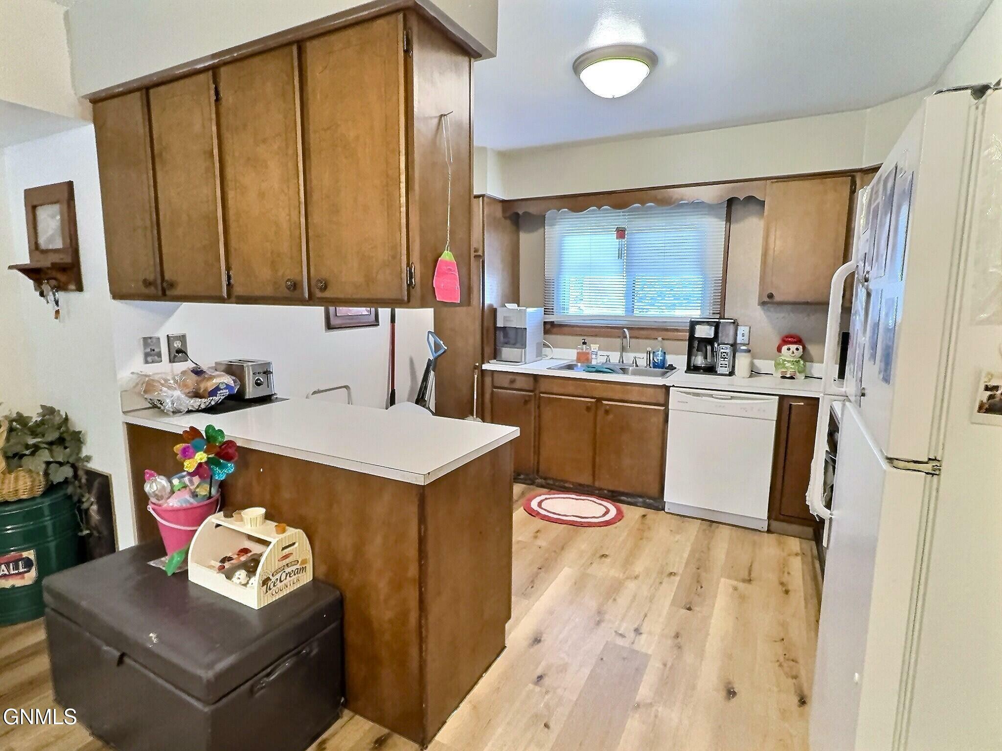 Property Photo: 912 E Owens Avenue 3 ND 58501