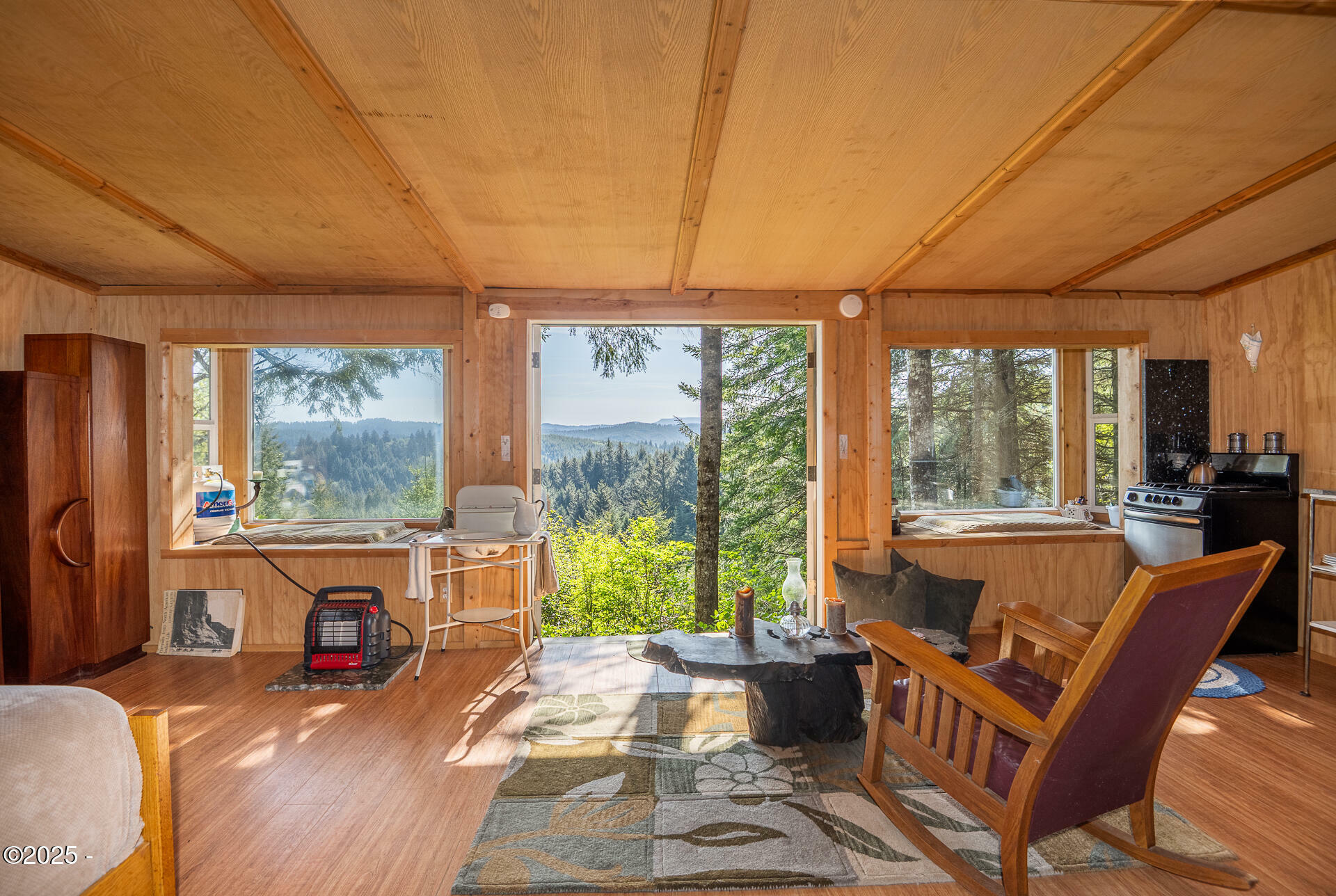Property Photo: 000121129 S Beaver Creek Road OR 97376