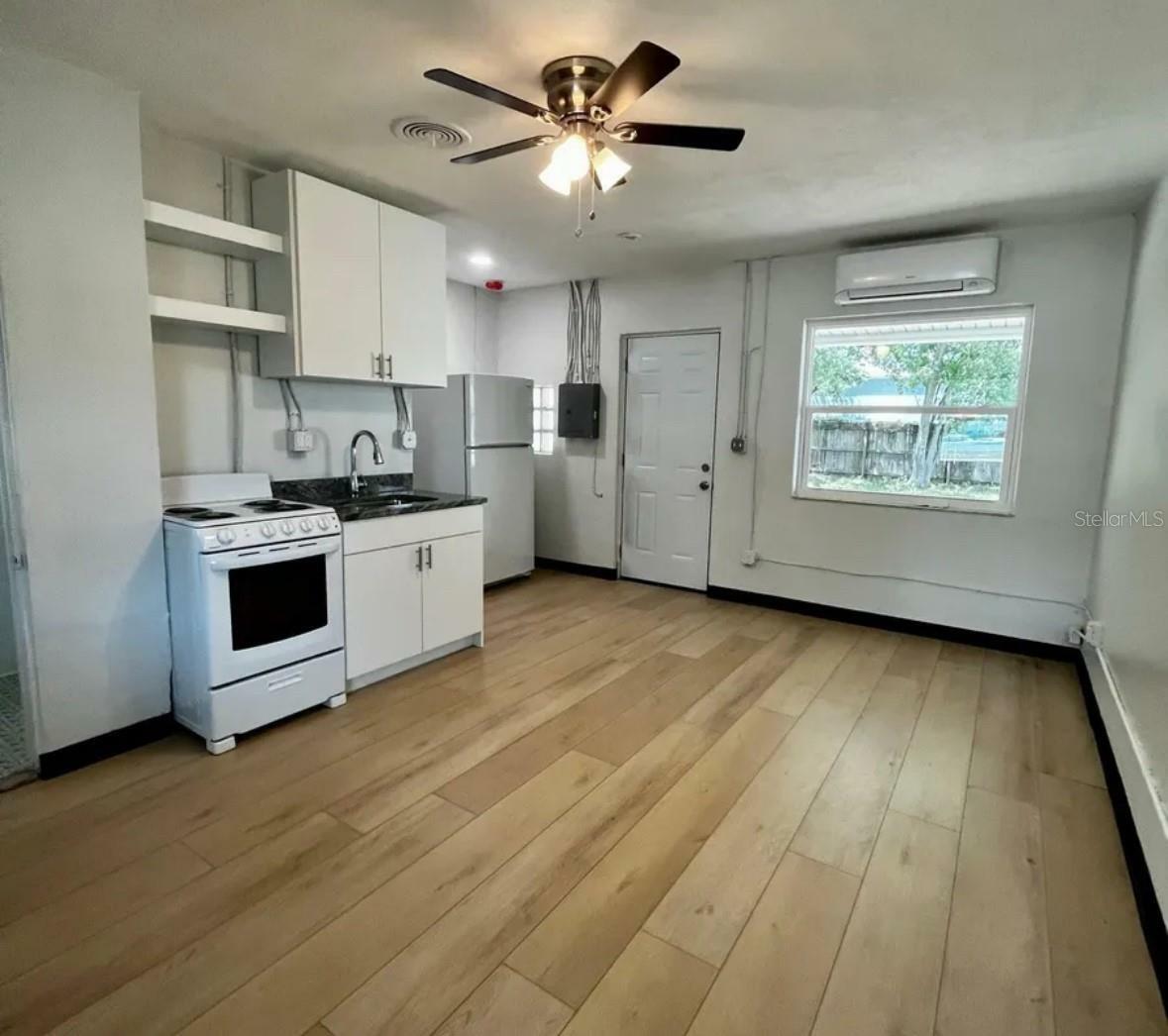 Property Photo: 707 Rosery Road NW 3 FL 33770