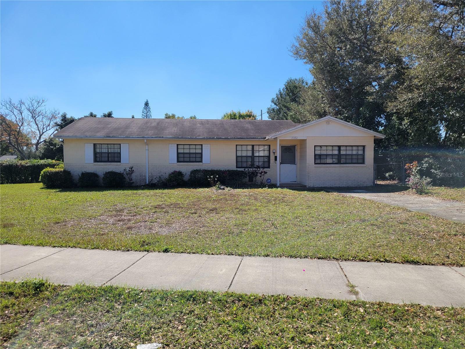 Property Photo: 5702 Breskin Drive FL 32839