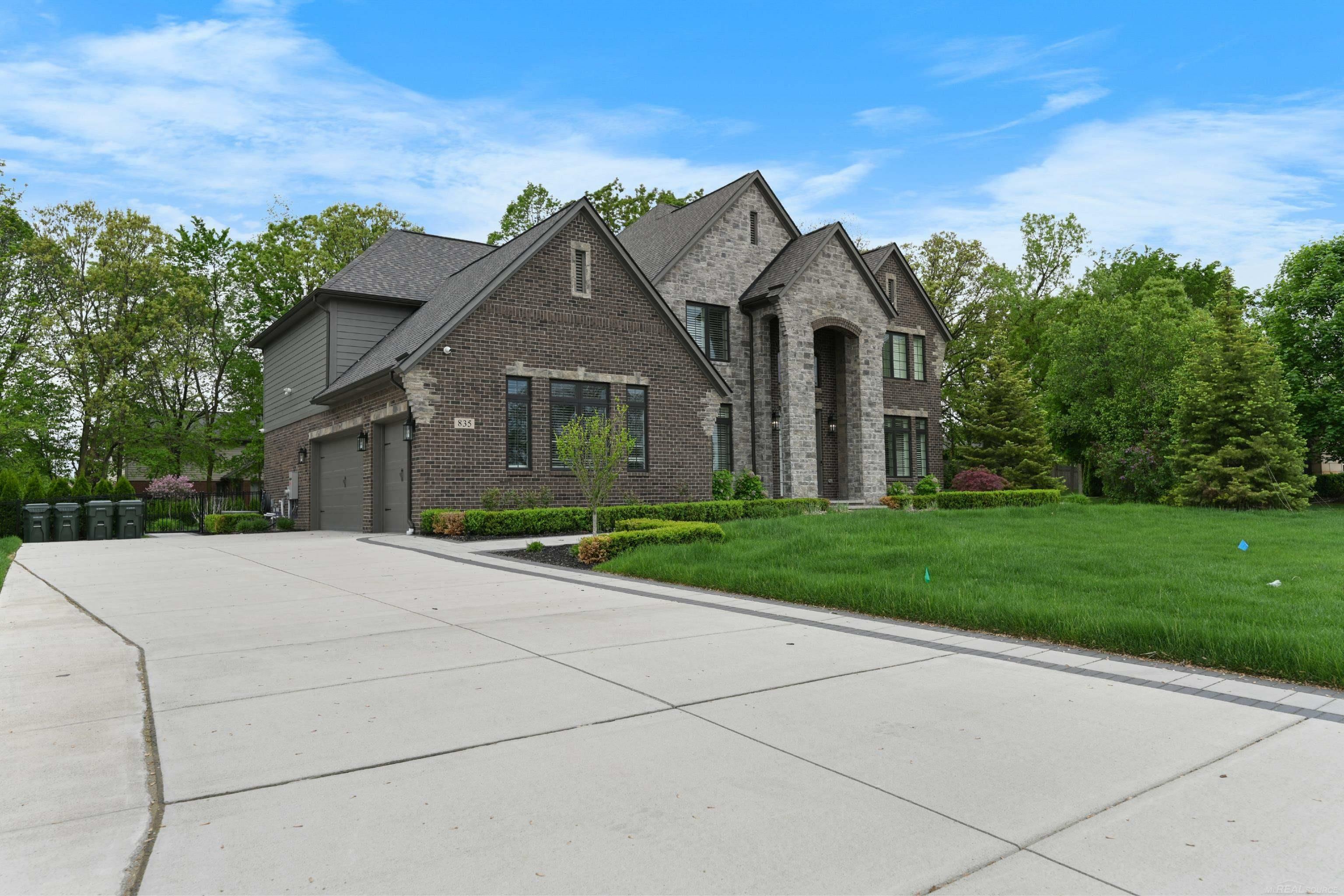 Property Photo: 835 Crestwood Lane MI 48309