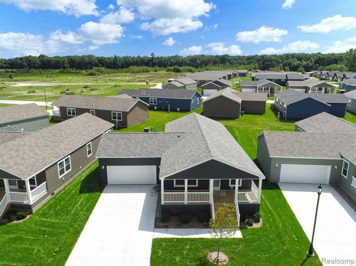 Property Photo:  2772 Naples Court  MI 48446 