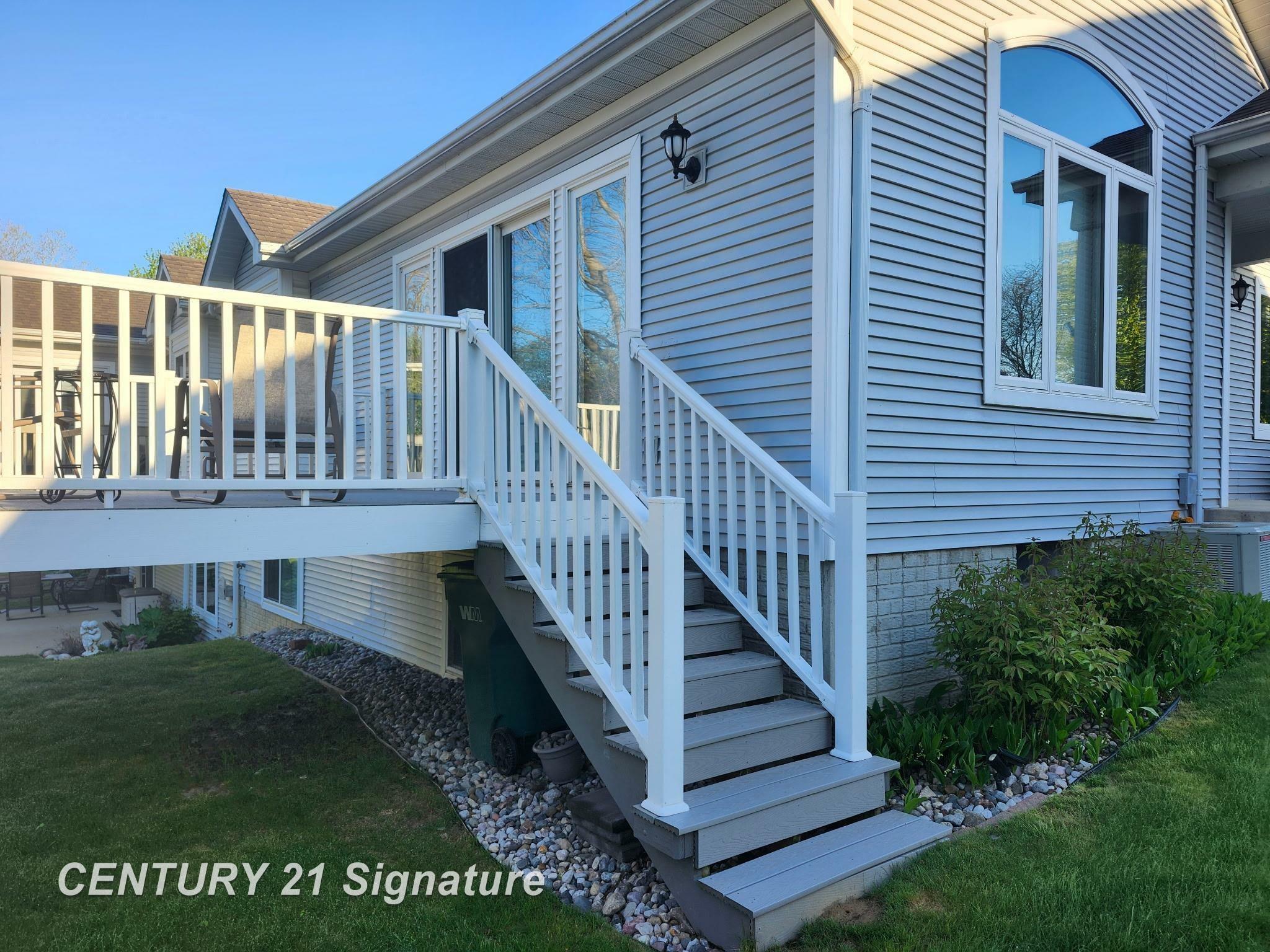 Property Photo:  213 Aberdeen Court  MI 48433 