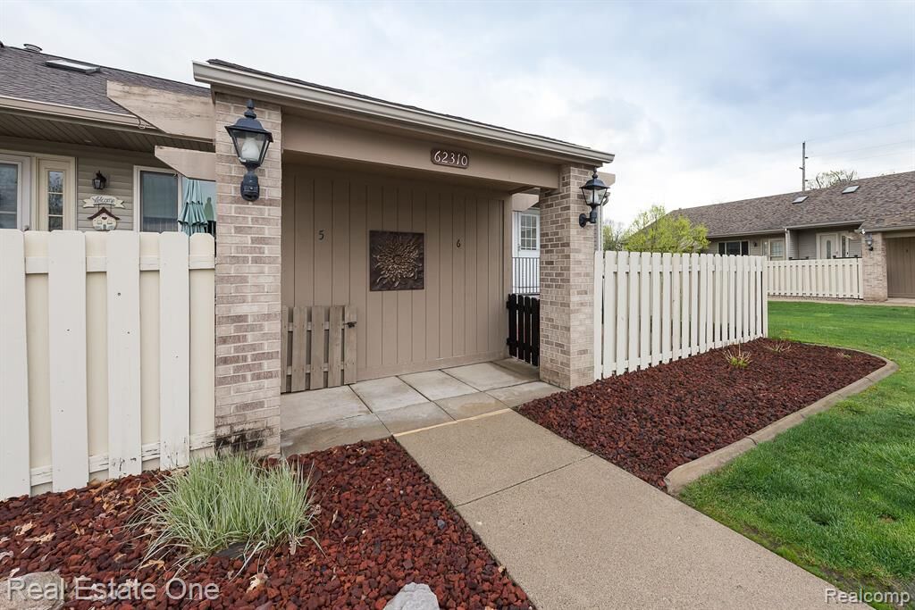 Property Photo:  62310 Arlington Circle 6  MI 48178 