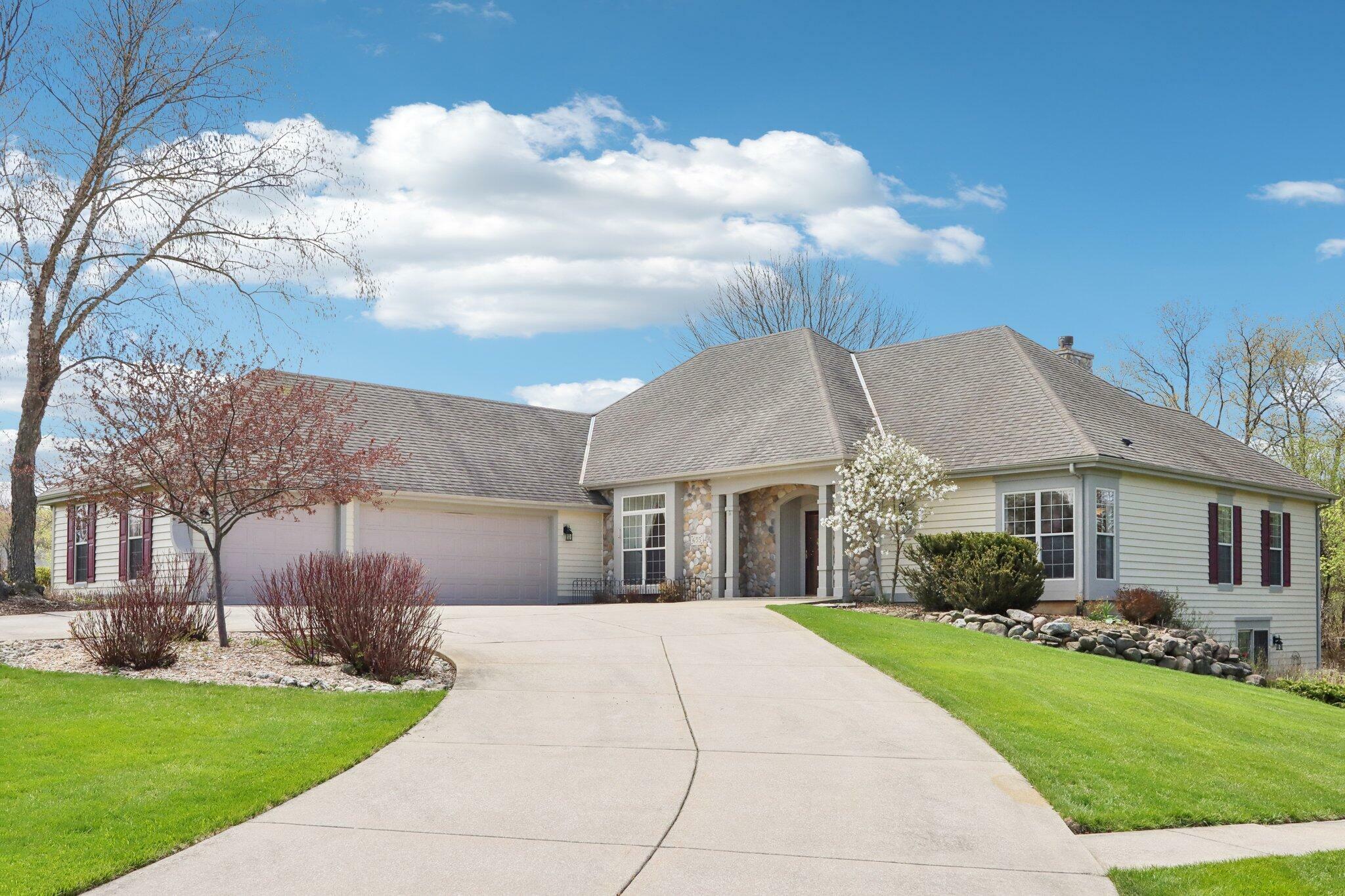 Property Photo: 655 Moraine Ct WI 53017