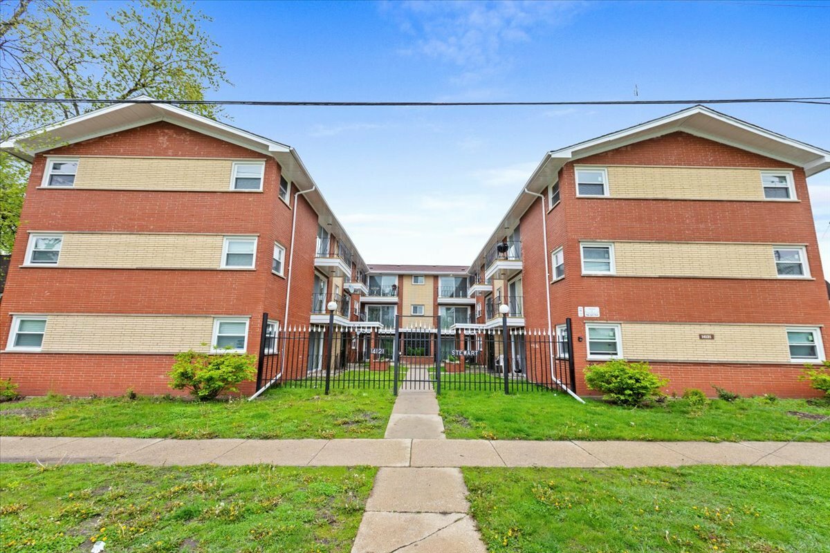 Property Photo: 14121 S Stewart Avenue 2E IL 60827
