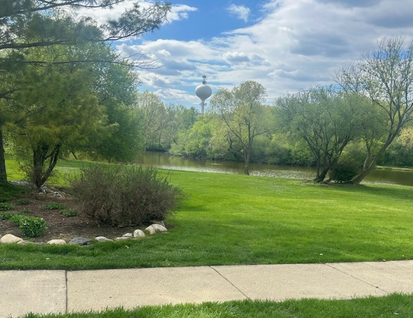 Property Photo: 300 Hunters Circle IL 60021
