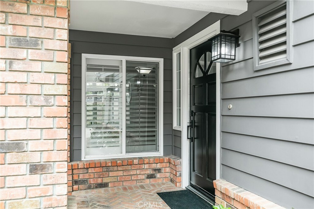 Property Photo: 2501 E 16th Street E CA 92663