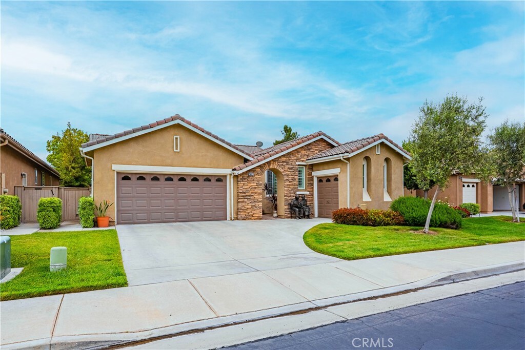 28413 Raintree Drive  Menifee CA 92584 photo