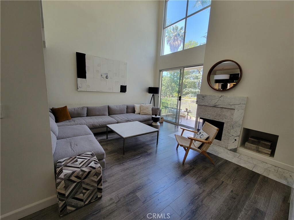 Property Photo: 3944 Kentucky Drive 9 CA 90068