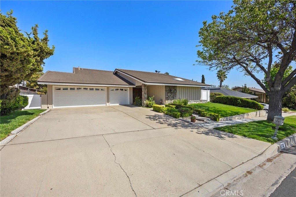 Property Photo: 2132 Via Caliente CA 92833