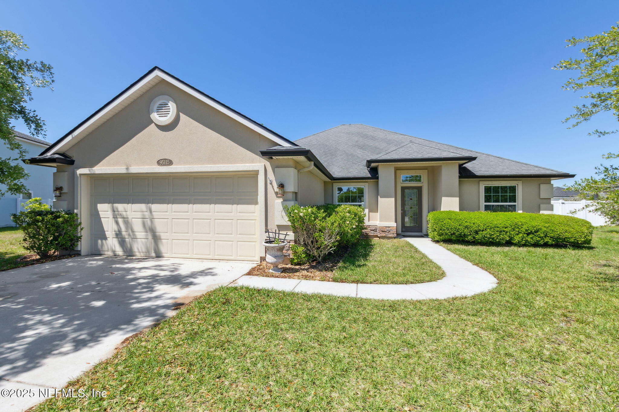 Property Photo:  95115 Windflower Trail  FL 32034 