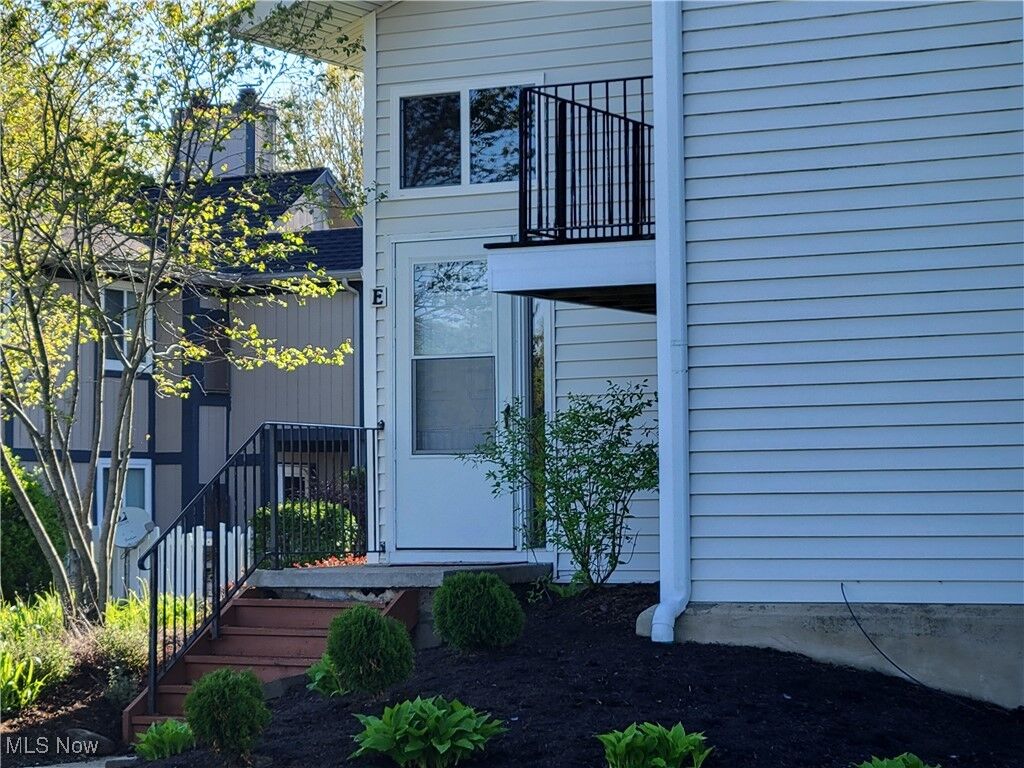 Property Photo:  8970 Portage Pointe Drive 7-E  OH 44241 