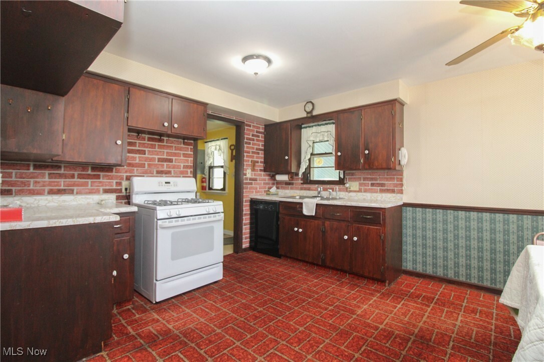 Property Photo: 1605 Weston Avenue OH 44514