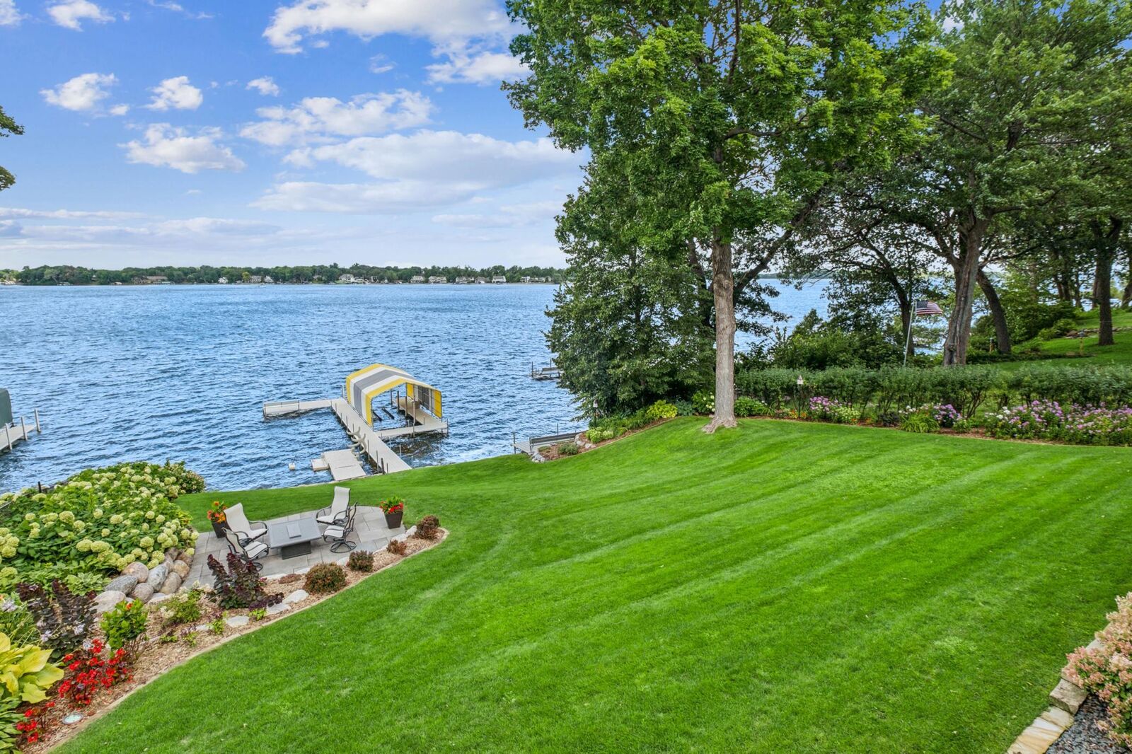 Property Photo:  220 W Lake Street  MN 55331 