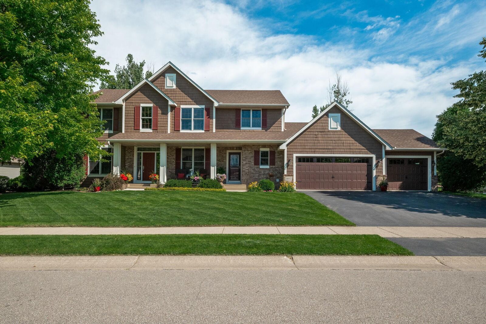 Property Photo:  18912 Explorer Trail  MN 55347 