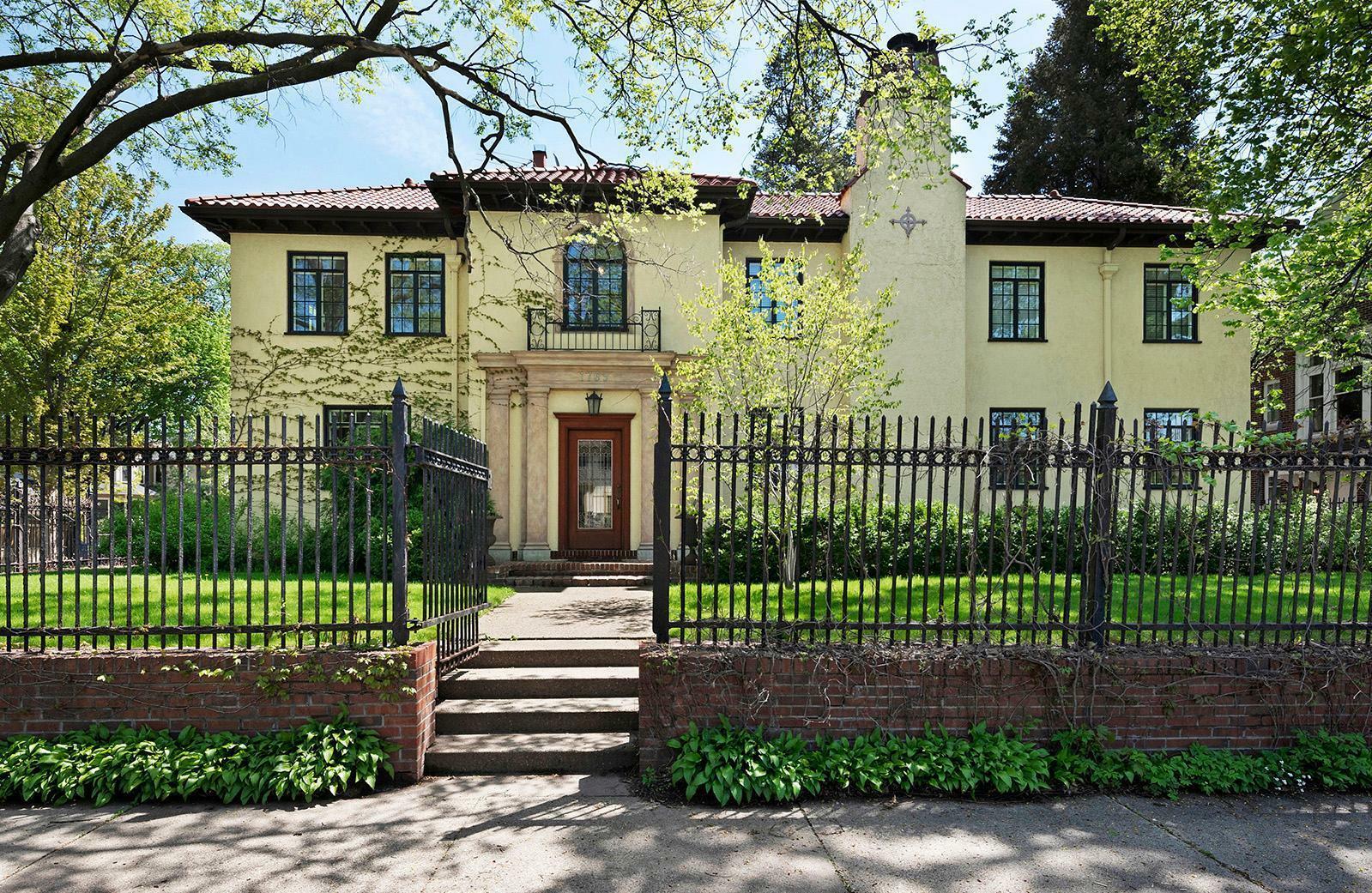 Property Photo: 1769 Dupont Avenue S 1 MN 55403