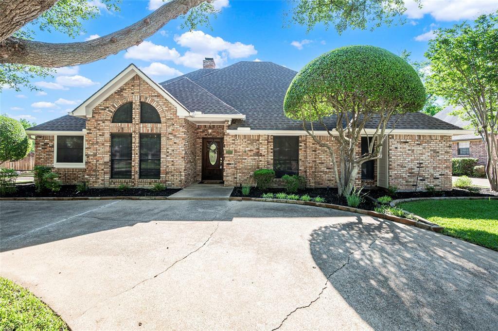 Property Photo: 3221 Oak Tree Lane TX 76051