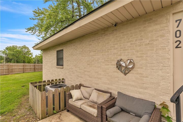 Property Photo:  702 S. West End Street  AR 72764 