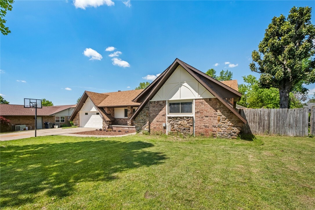 Property Photo: 1104 S 12th Street AR 72756