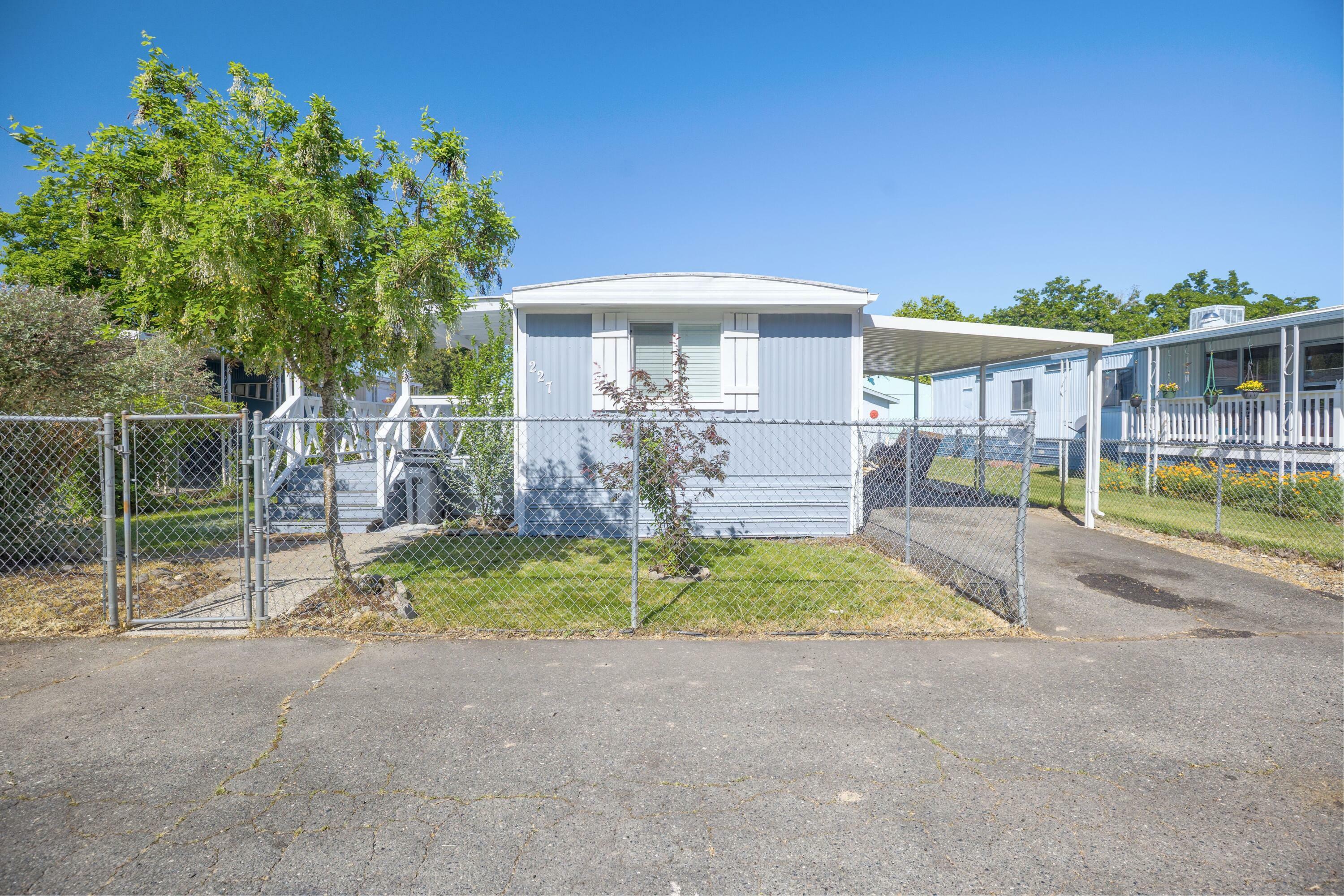 Property Photo: 227 Chestnut Lane OR 97526