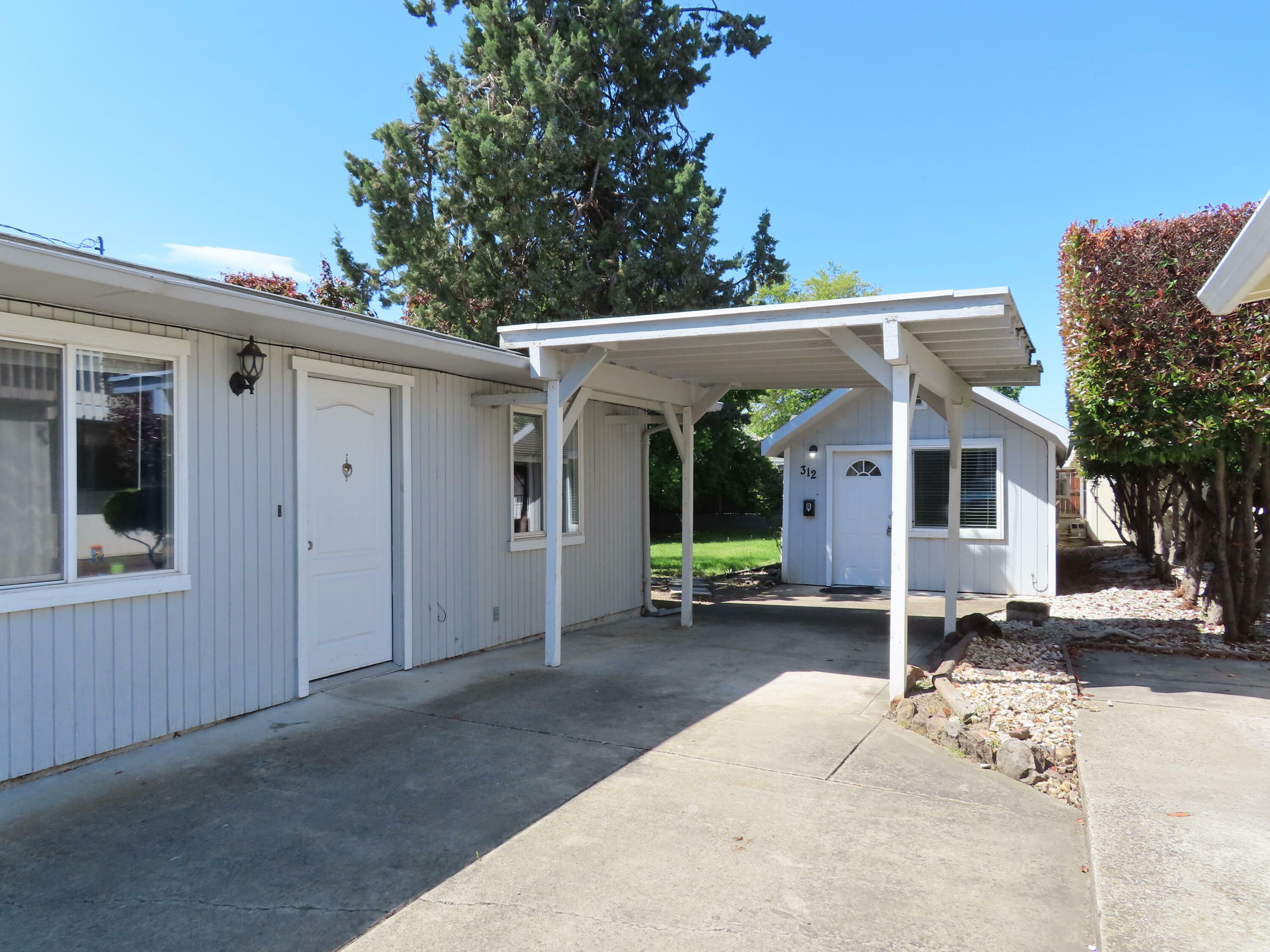 Property Photo: 312 Bennett Avenue OR 97504