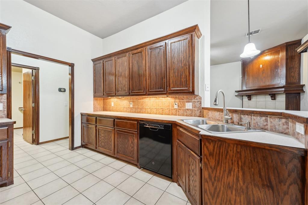 Property Photo: 4812 Millstone Drive OK 73179