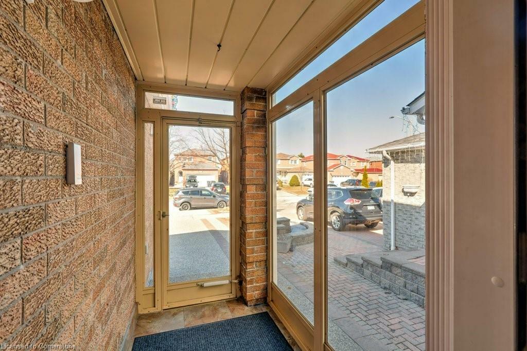 Photo de la propriété: 3226 Valcourt Crescent ON L5L 5J2