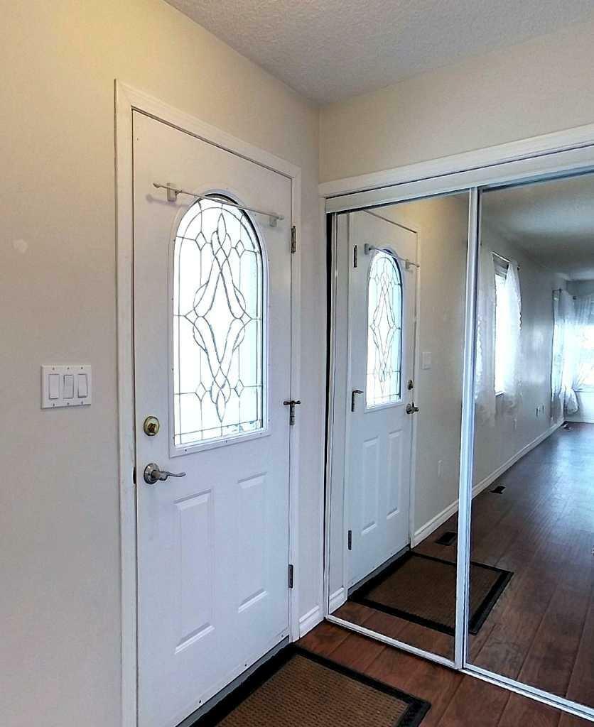 Property Photo:  722 50 Street  AB T7E 1N7 