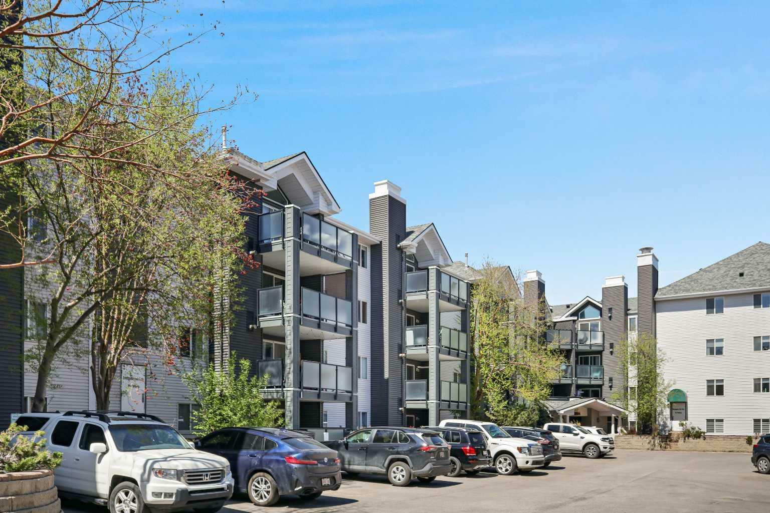 Property Photo: 10 Sierra Morena Mews SW 218 AB T3H 3K7