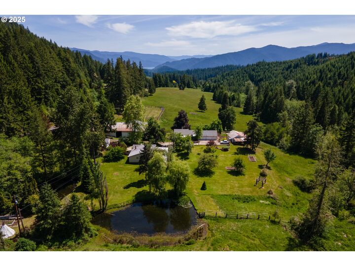 Property Photo: 77690 Brock Rd OR 97463