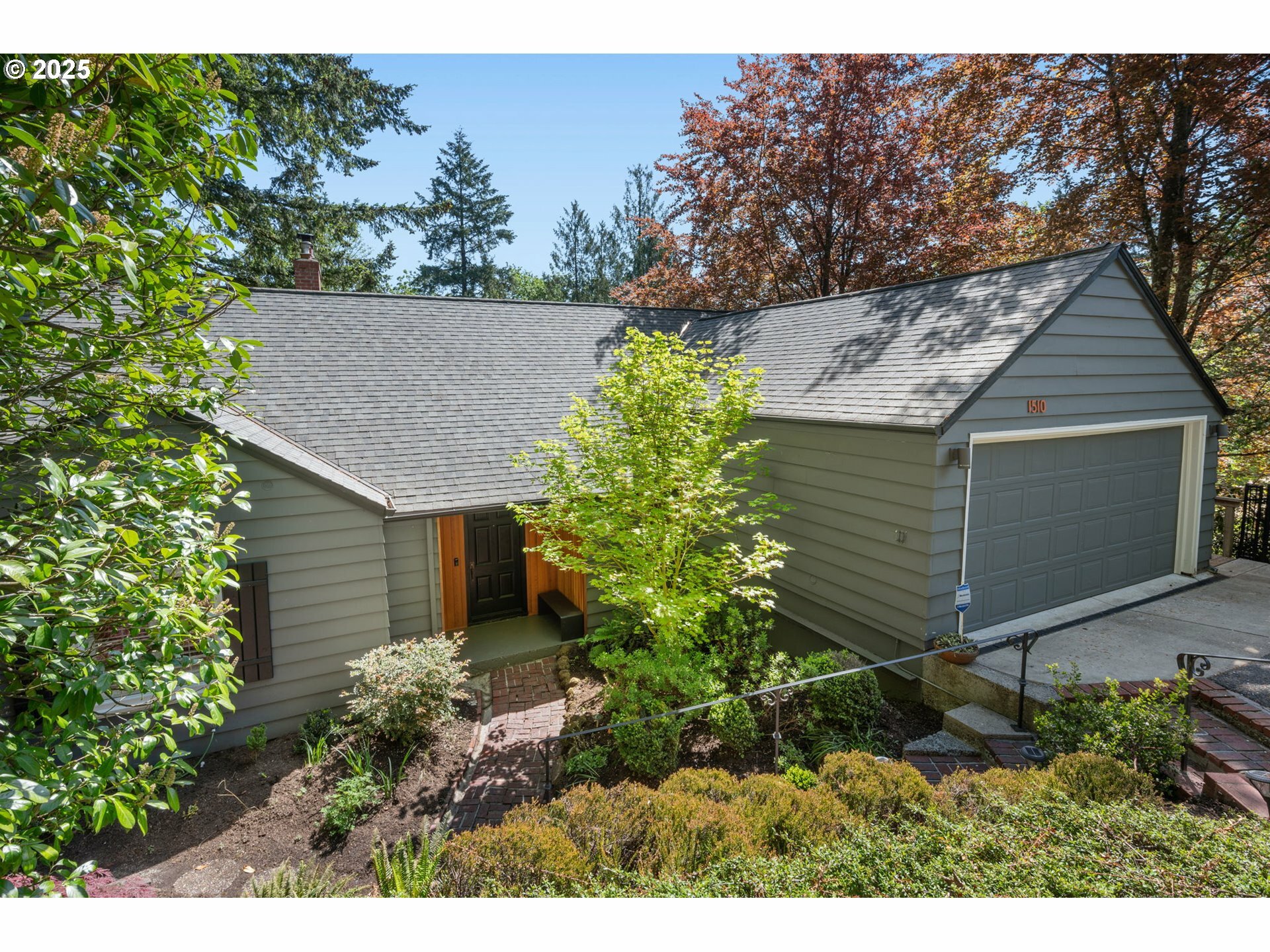 Property Photo: 1510 SW Highland Pkwy OR 97221