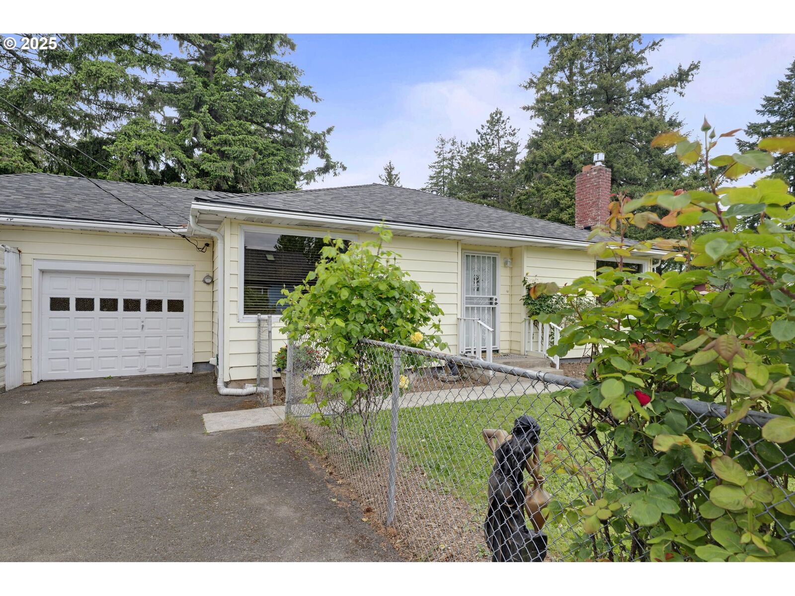 Property Photo:  2309 SE 135th Ave  OR 97233 