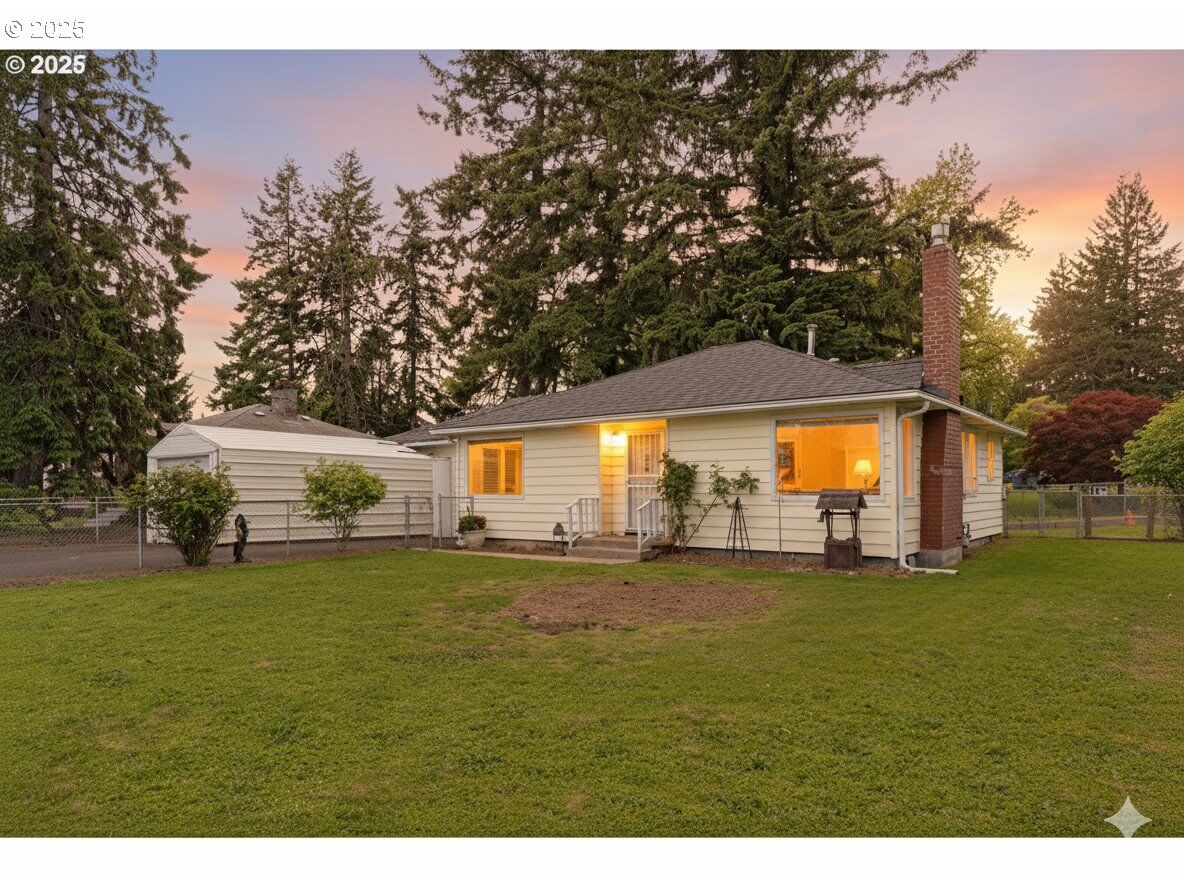 Property Photo:  2309 SE 135th Ave  OR 97233 