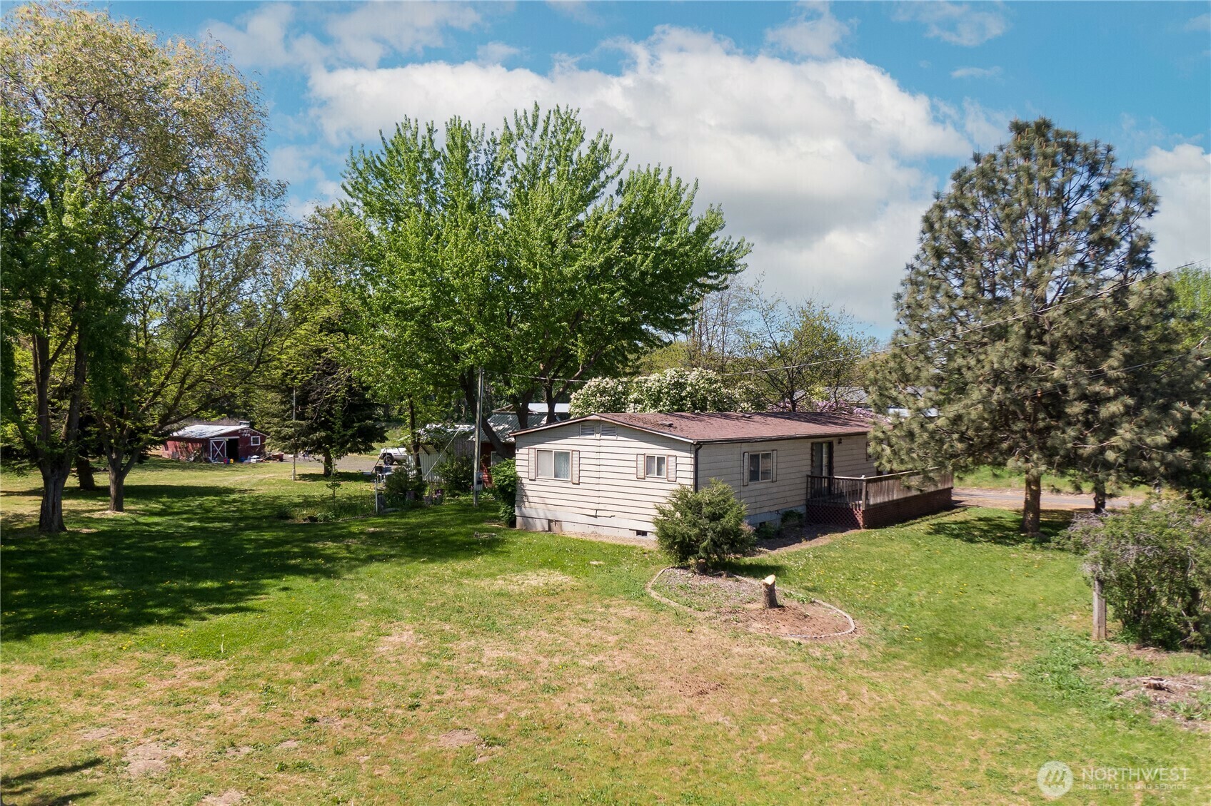 Property Photo: 686 Preston Avenue WA 99361