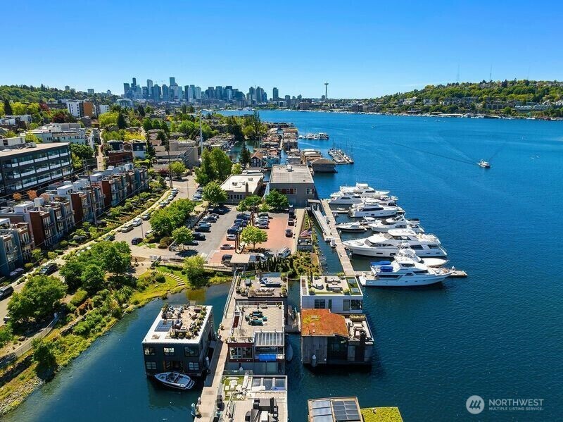 Property Photo: 2821 Fairview Avenue E 5 WA 98102
