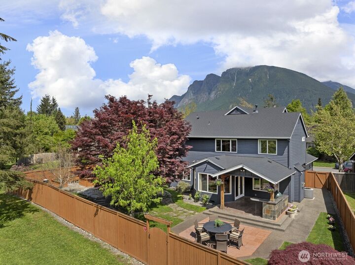 Property Photo: 1100 SE 11th Place WA 98045