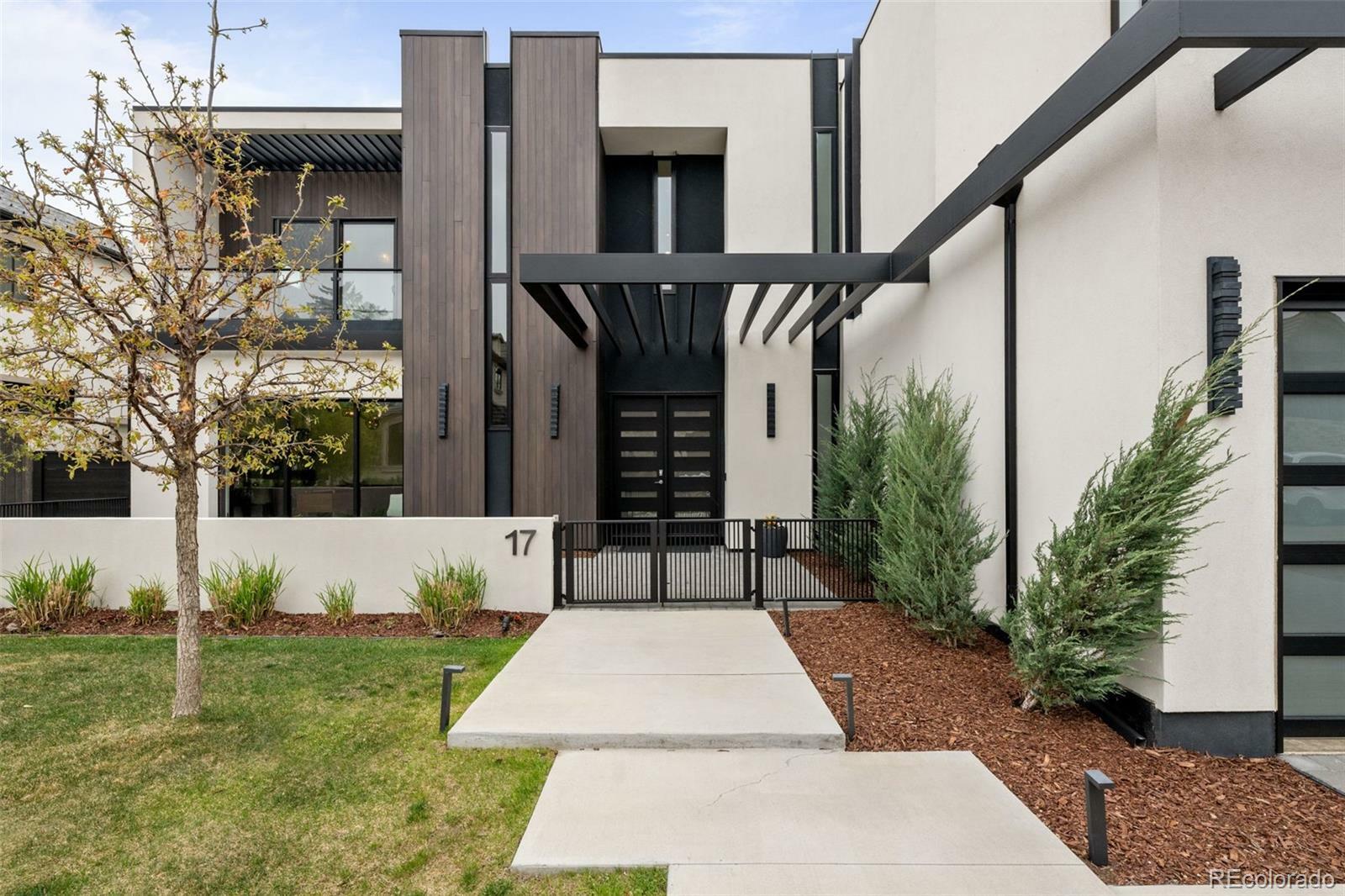 Property Photo: 2821 E Cedar Avenue 17 CO 80209