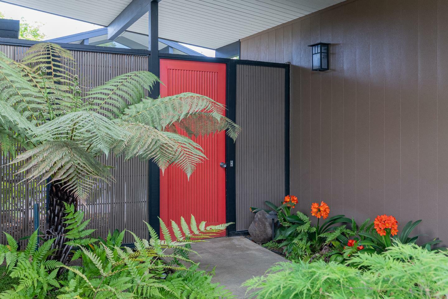 Property Photo: 814 Beaverton Court CA 94087