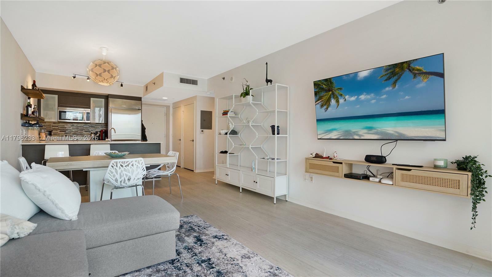 Property Photo: 55 SE 6th St 1804 FL 33131