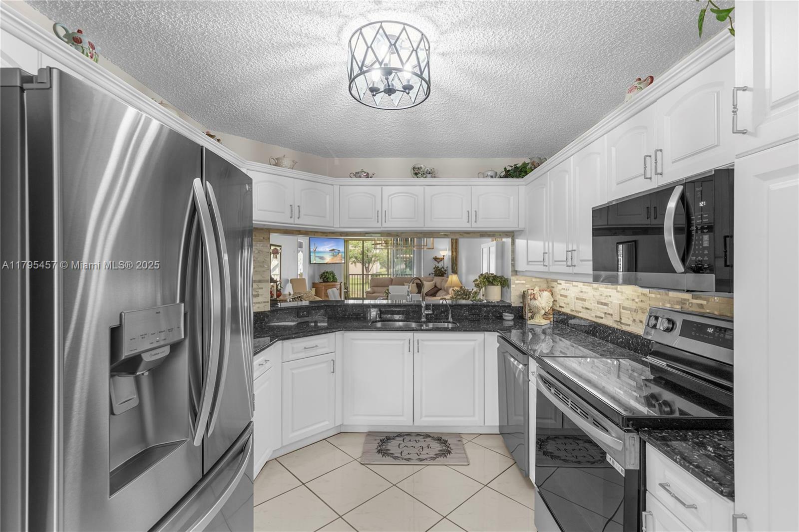 Property Photo: 2541 N Nob Hill Rd 205 FL 33322