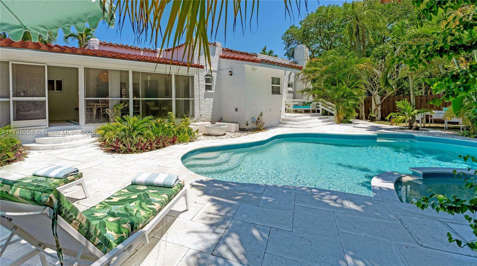 Property Photo: 1601 Washington St FL 33020