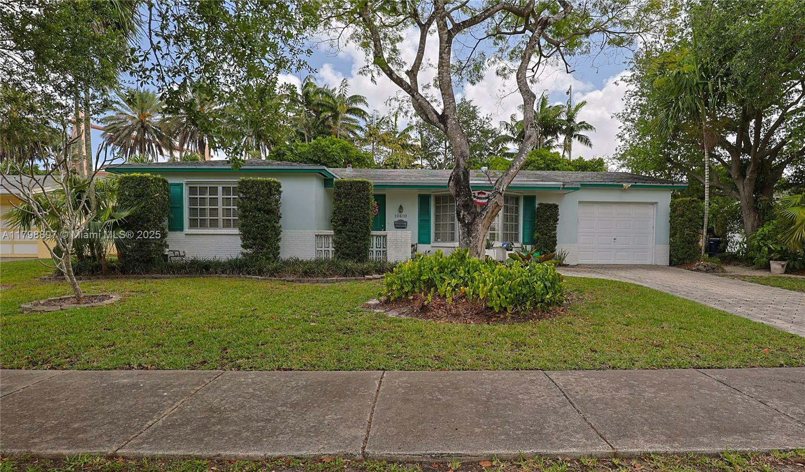 10610 SW 103rd St  Miami FL 33176 photo