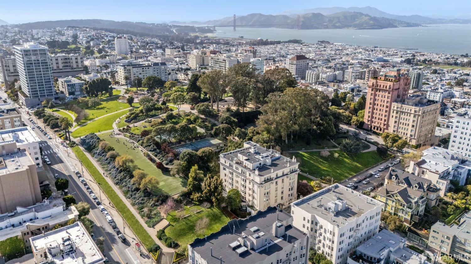 Property Photo: 2000 Washington Street 4 CA 94109