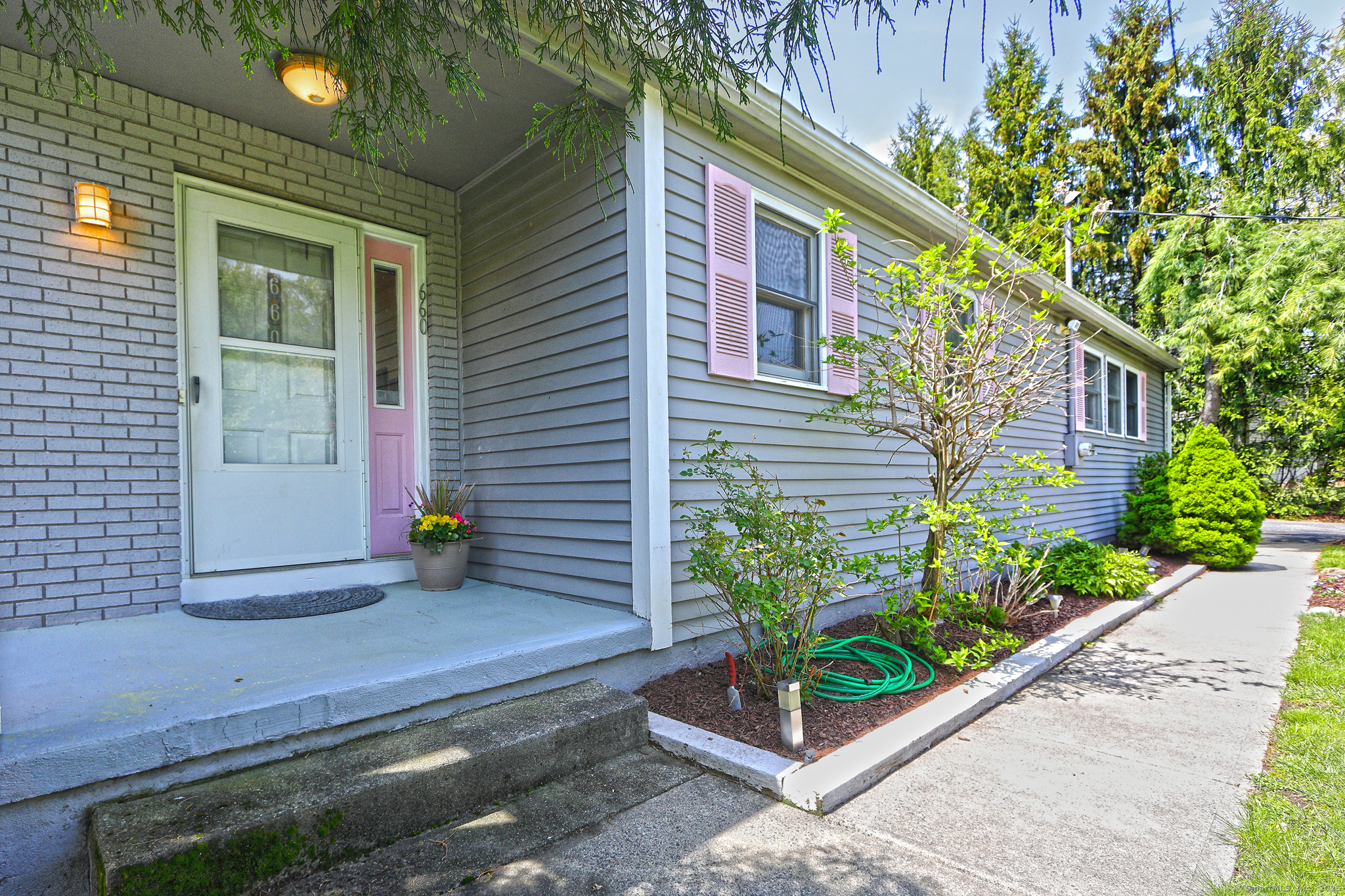 Property Photo:  660 Cedar Grove  CT 06477 